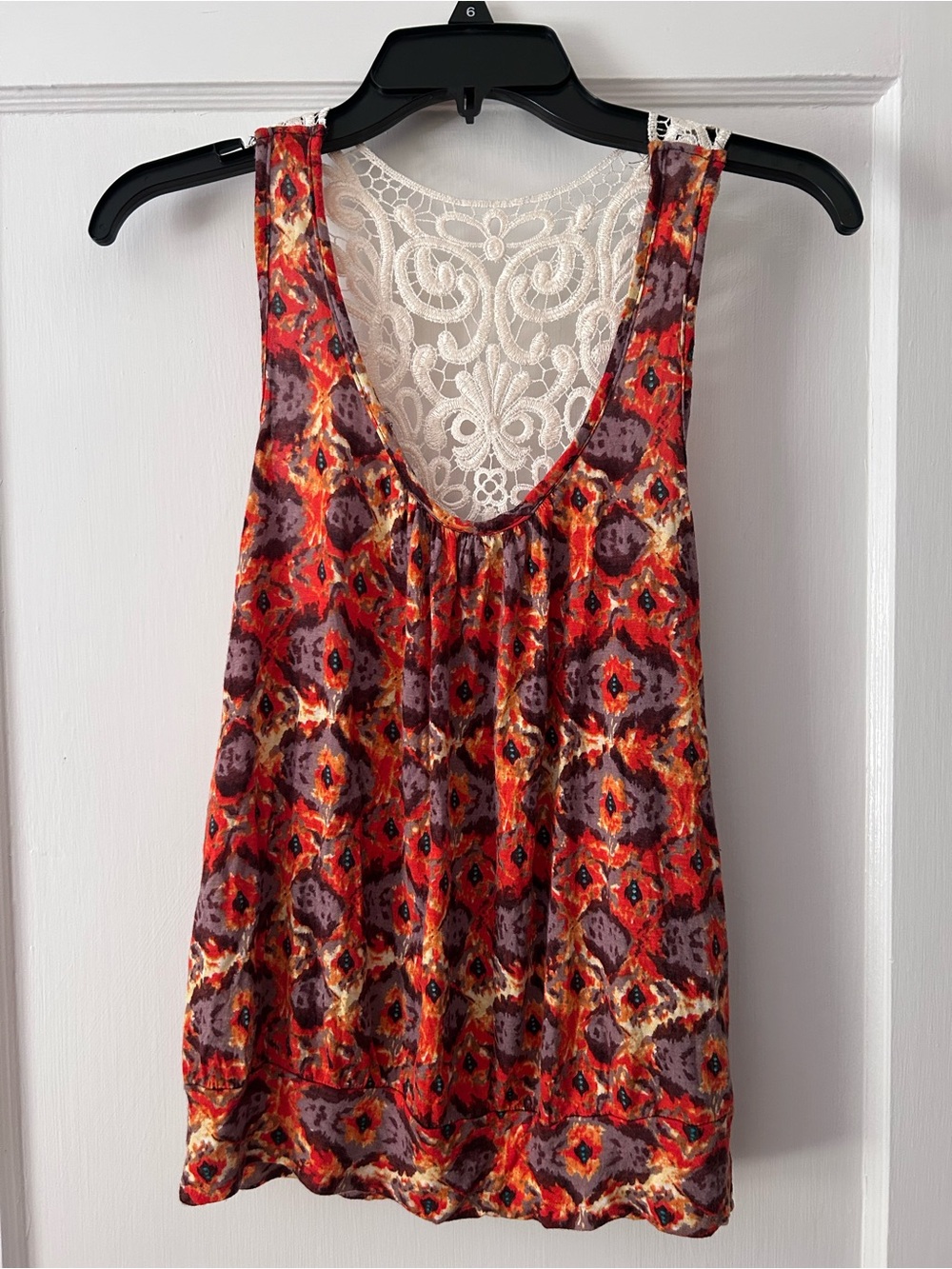 Sleeveless Lace-Back Printed Tank Top - Red Multicolor
